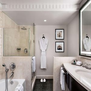 Junior King Suite Bath Tub Mobility Accessible